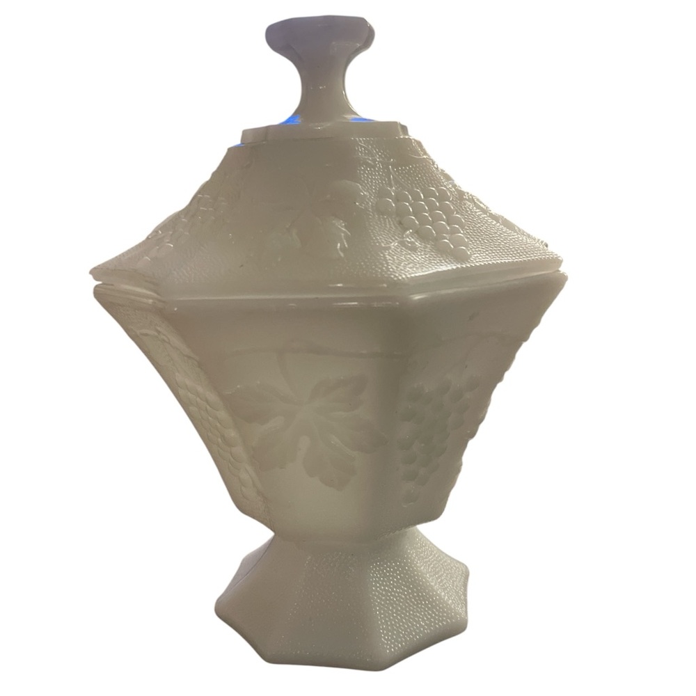 Vintage Anchor Hocking Milk
Glass Paneled Grape Covered
Candy Dish 🍇